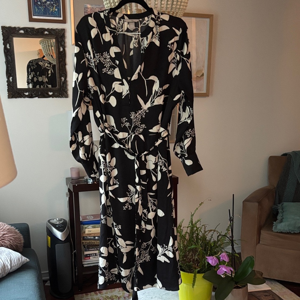 H&M Black and White Long Sleeve Dress